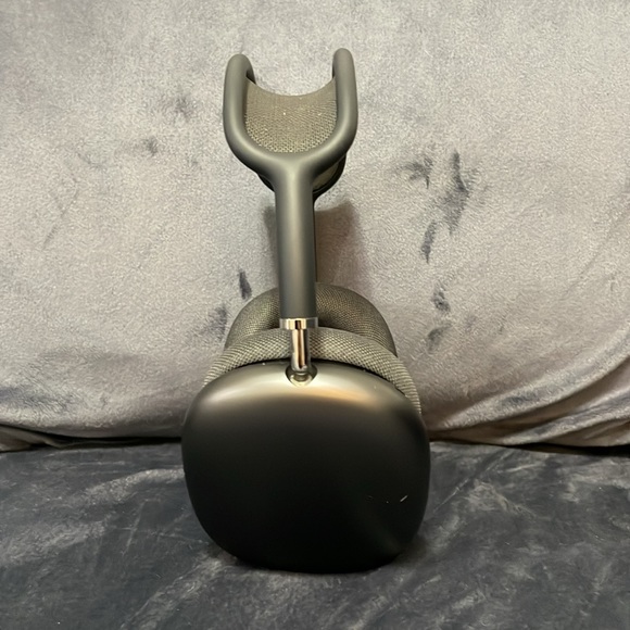 Apple AirPods Max in Space Grey - Picture 6 of 14
